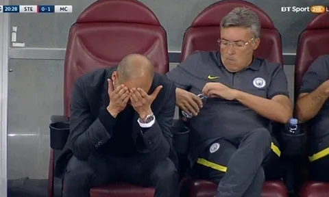 Pep ôm mặt, nói gì về 2 quả penalty hỏng ăn của Aguero?