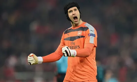 Petr Cech chơi đòn 'tâm lý chiến' với Man United