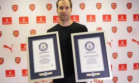 Petr Cech nhận liền 2 kỷ lục Guinness