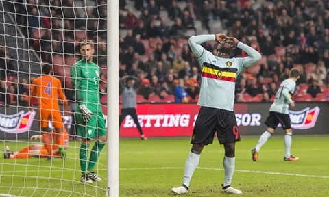 Pha bỏ lỡ không tưởng của Lukaku trong trận gặp Hà Lan