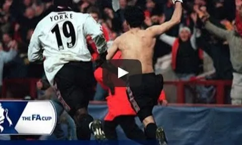 Pha bóng biến hàng thủ Arsenal thành trò hề của Ryan Giggs