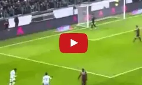 Pha chuyền bóng hài hước của Paul Pogba