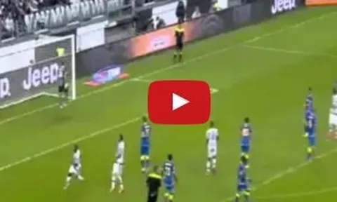 Pha đá phạt khó đỡ của Paul Pogba