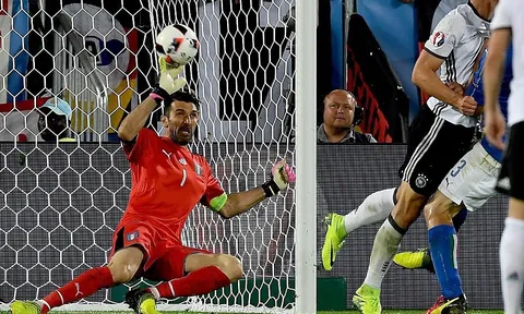 Pha đỡ bóng siêu hạng của Gianluigi Buffon vs Gomez