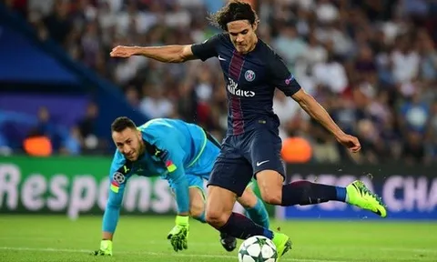 Pha hỏng ăn khó tin của Edinson Cavani vs Arsenal