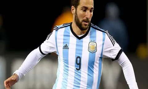Pha hỏng ăn khó tin của Gonzalo Higuain vs Chile