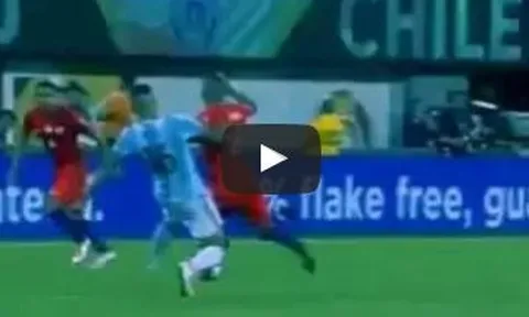 Pha phạm lỗi vô duyên dẫn đến thẻ đỏ của Marcos Rojo