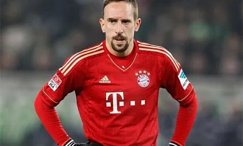 Pha solo ảo diệu của Franck Ribery