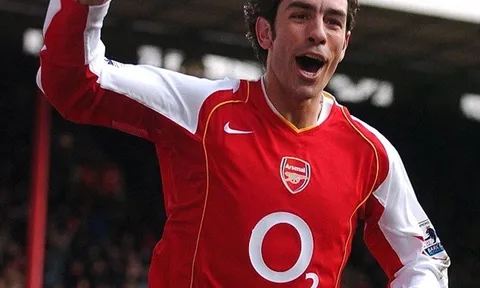 Pha sút phạt đền "bá đạo" của Henry và Pires