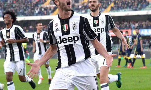 Pha sút phạt thần sầu vào lưới Chievo của Pjanic