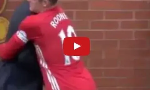 Pha tranh bóng hài hước của Pep Guardiola với Wayne Rooney