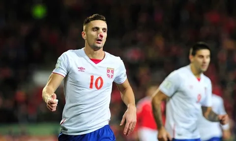 Pha va chạm khiến Tadic vỡ mũi