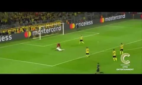 Pha "vồ ếch" hài hước của Karim Benzema vs Dortmund
