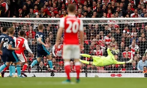 Pháo tắc nòng tại Emirates, Arsenal hòa nhạt Middlesbrough