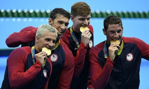 Lý do nhà vô địch Olympic luôn cắn huy chương vàng
