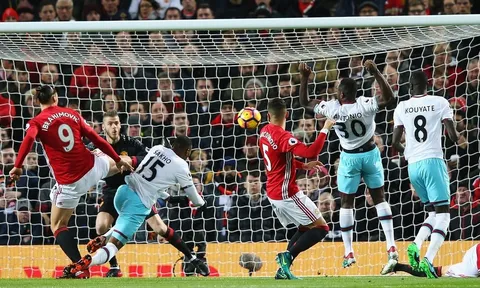 Phung phí cơ hội, hàng công Man Utd bất lực trước West Ham