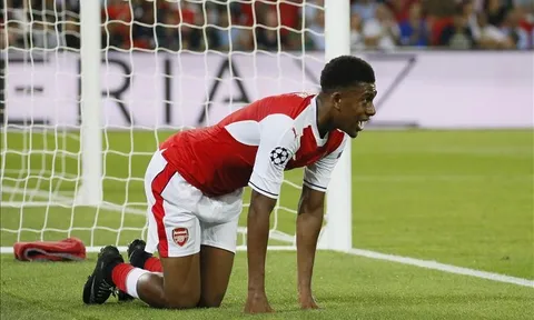 Phung phí cơ hội, sao trẻ Arsenal dằn vặt bản thân
