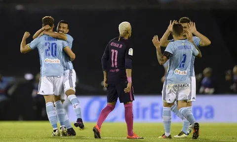 Pique lập cú đúp, Barca vẫn thua muối mặt trước Celta