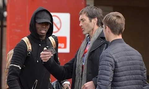 Pogba gặp gỡ cựu thủ môn MU sau trận hòa Stoke