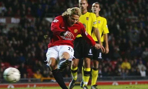 Cựu sao M.U muốn trở lại Old Trafford, sút tung lưới Liverpool