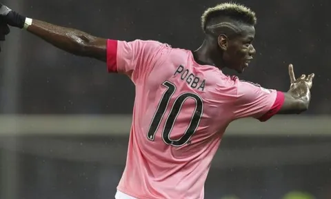 Ơn trời, Paul Pogba đã có mặt ở Manchester!