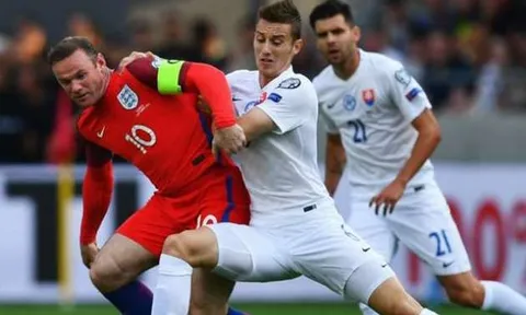 Quan điểm chuyên gia: Đừng nên để Rooney đá tiền vệ