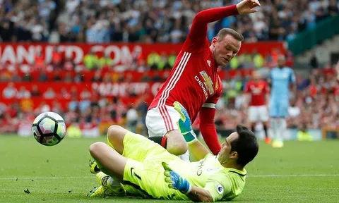 Quan điểm chuyên gia: Man Utd bị 'cướp' 11m ở derby; Chelsea hòa oan uổng