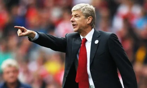 Quan điểm chuyên gia: Wenger nhu nhược, bị học trò 'dắt mũi'