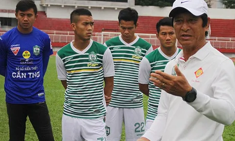 HLV Quang Bảo: “Cầu thủ Cần Thơ mê EURO, nhưng không quên nhiệm vụ V-League”