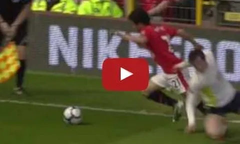 Rafael của Man United biến Gareth Bale thành trò hề