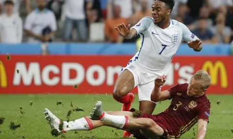 Raheem Sterling chạy nhiều nhưng không ra kết quả