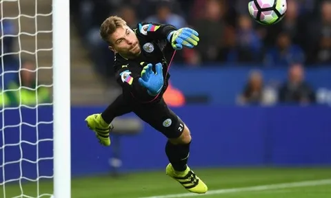 Ranieri không quá lo lắng trước chấn thương của Kasper Schmeichel