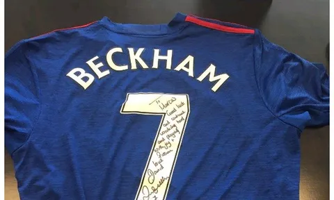 Rashford nhận quà khích lệ từ đàn anh David Beckham