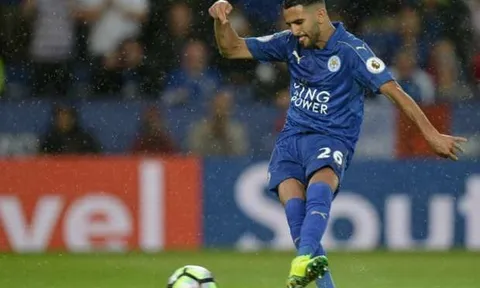 Riyad Mahrez được huyền thoại Barca 'chỉ điểm'