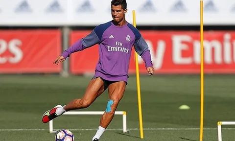Bí ẩn miếng dán trị thương cho Ronaldo
