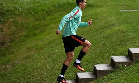 Ronaldo chạy leo dốc rèn thể lực trước bán kết EURO 2016