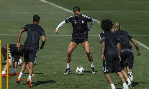 Những lần Ronaldo cố tình khoe cơ đùi rắn chắc