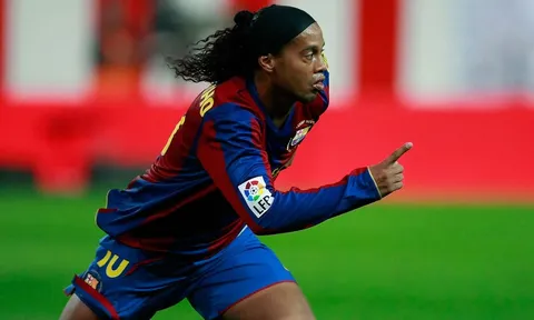 Ronaldinho bịa chuyện phản bội để thử lòng cả đội Barca