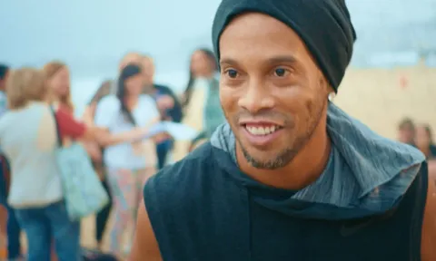 Ronaldinho phô diễn kỹ thuật khi giới thiệu Olympics 2016