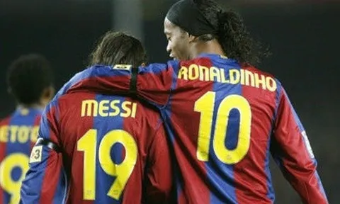 Ronaldinho tiếc vì không được chơi bóng với Messi