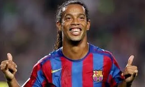 Ronaldinho và những pha bóng 'nhắm mắt' đá