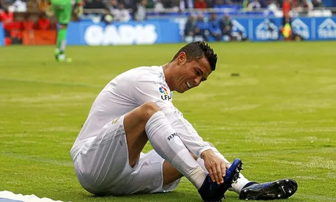 Ronaldo tập riêng để bảo vệ bắp chân