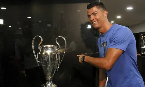 Ronaldo muốn một bản hợp đồng mới với Real Madrid