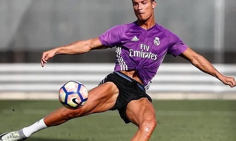 Ronaldo đăng ảnh cơ bắp trước khi trở lại thi đấu