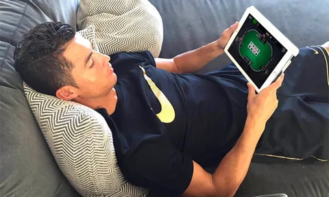 Real bị cấm mua bán, Ronaldo hưởng lợi nhất