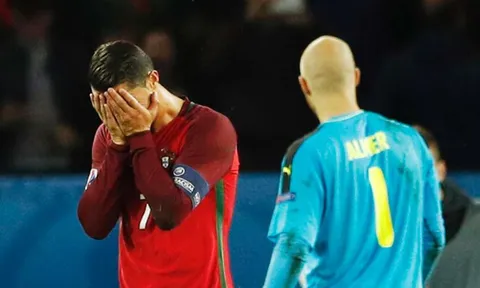 Nên thông cảm cho Ronaldo