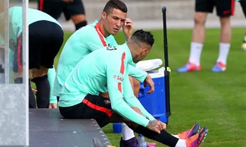 Ronaldo 'bám riết' Quaresma khi trở lại đội tuyển