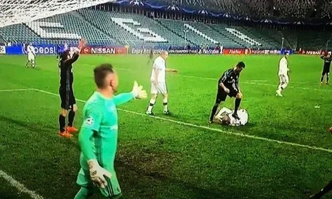 Ronaldo bị tố giẫm đạp hậu vệ đối thủ