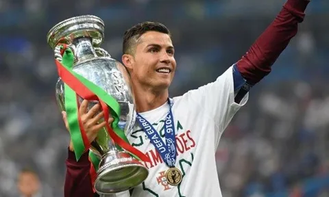 Chỉ trong vài ngày, Ronaldo đánh bại Messi hai lần