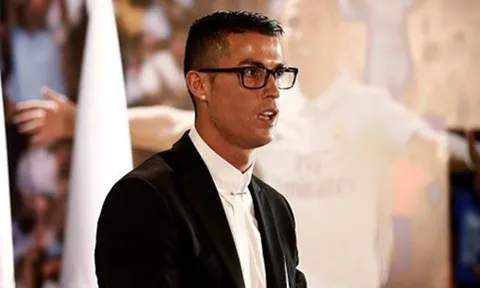 Ronaldo gặp rắc rối vì cặp kính từng bị chế giễu